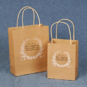 Bolsas marrones de papel kraft con cordones de papel