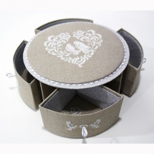 Bonita caja de cartón con forma de diseño para dulces