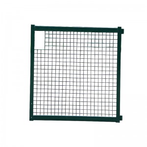 Cerca soldada de la puerta de soldadura en polvo