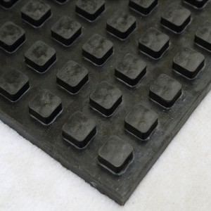 Alfombra de goma antifatiga para gasolineras.