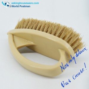 Cepillo pequeño para fregar Akbrand con mango de plástico arqueado