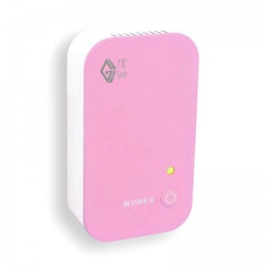 Pequeño purificador de aire de ozono esterilizador portátil en la cocina