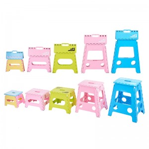 El taburete plegable de plástico ligero para baño, cocina y picnic