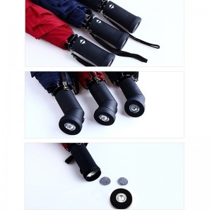 2019 paraguas impermeable al por mayor resistente al agua lluvioso 3 veces con antorcha led