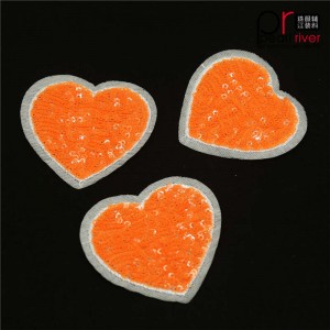 Parche de lentejuelas en forma de corazón naranja