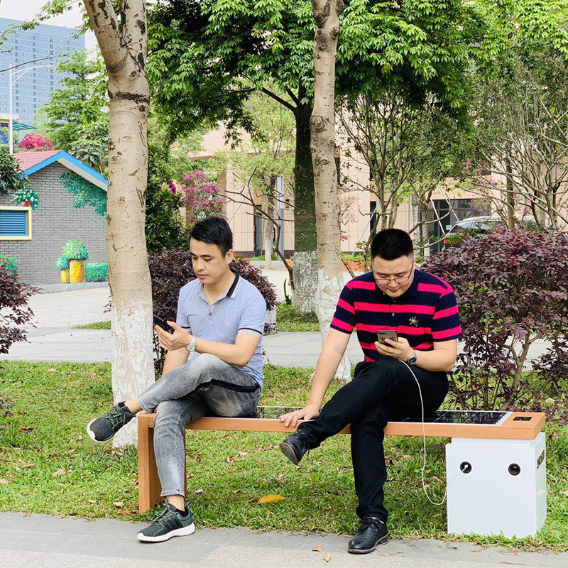 Cargador inalámbrico Smart Park Bench de energía solar