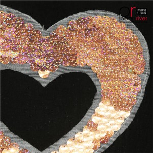 parche de lentejuelas rosa en forma de corazón