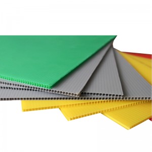 Hoja de plástico hueco