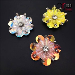 La belleza de las lentejuelas bling-bling florece con la perla