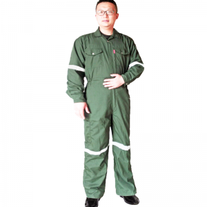 Personalización de la ropa en varios factores importantes que afectan el precio