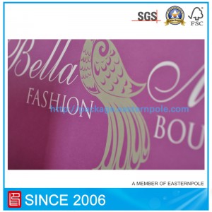 Bolsa de papel morado con asa anudada