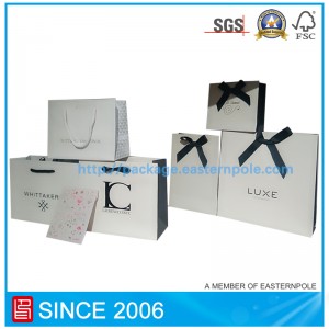 Elegante bolsa de papel de regalo con diseño personalizado.