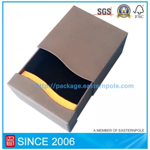 Caja de papel para cosméticos hecha a mano con inserto de cartón.