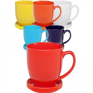 Tazas de cafécerámicas y téde varios colores