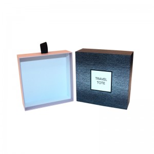 Cajón tipo caja de cartón con logotipo propio para perfume