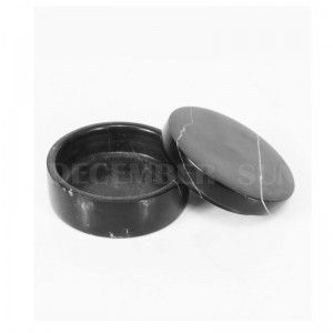 Salero de mármol negro