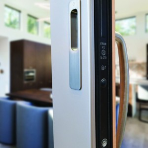 Levante y deslice la puerta