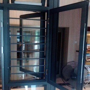 Ventana mosquitera de aluminio
