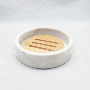 Juego de accesorios de baño de mármol blanco con piezas de madera