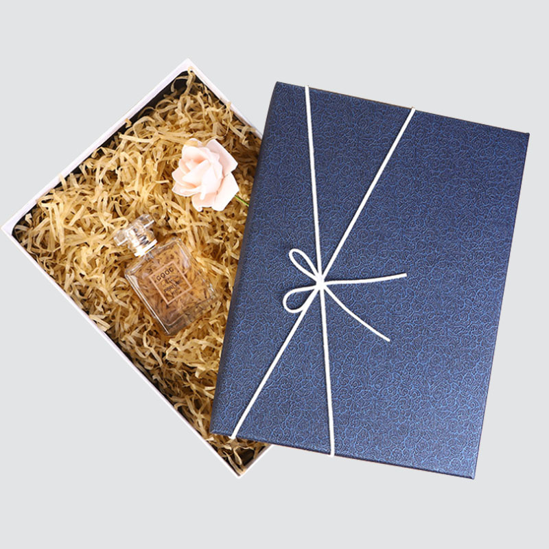 Estilo simple Caja de ropa Tamaño Tapa Pajarita decorativa Caja de regalo