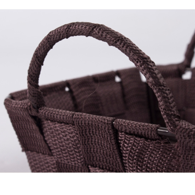 Cesta de tela de polipropileno tejida a mano.