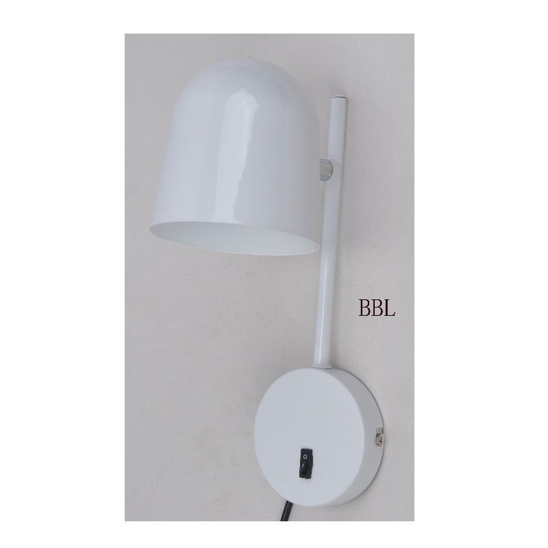 Aplique con pantalla metálica giratoria