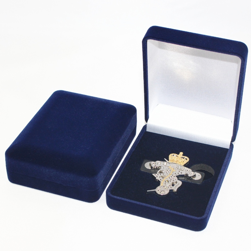 Artículo D-22B Caja de terciopelo de forma redonda para moneda, collar y placa, mm. 70 * 90 * 30, pesa alrededor de 60 g