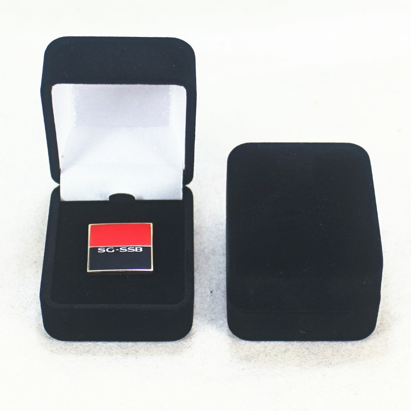 Artículo F-20 Caja de terciopelo de forma redonda para anillo, insignia o moneda, mm. 45 * 55 * 38, pesa alrededor de 32 g