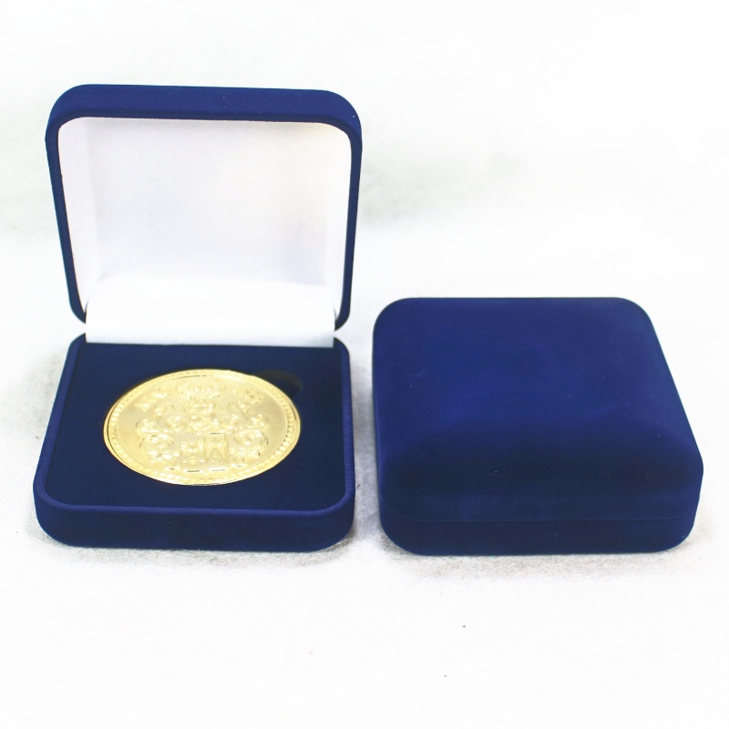 Artículo F-80 caja de terciopelo de forma redonda para monedas, insignias y brazaletes, etc., mm. 90 * 95 * 38, pesa alrededor de 86 g