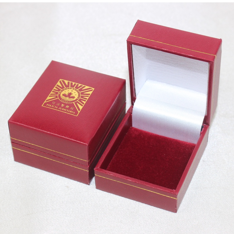 Artículo V-07S cuadrado Caja de papel de cuero sintético de plástico para monedas de 25-30 mm de diámetro, placa, anillo, etc. mm. 46 * 53 * 32, pesa alrededor de 35 g