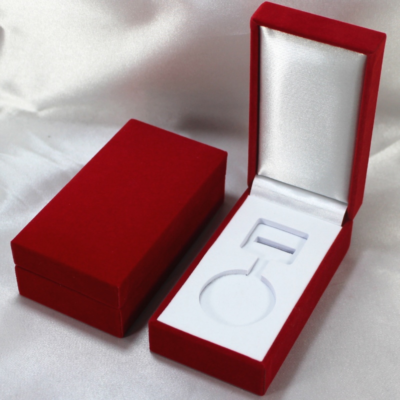 Artículo Caja de papel de cuero sintético rectangular V-10 para medalla e insignia de 40 * 80 mm, etc. mm. 60 * 111 * 38, pesa alrededor de 82 g