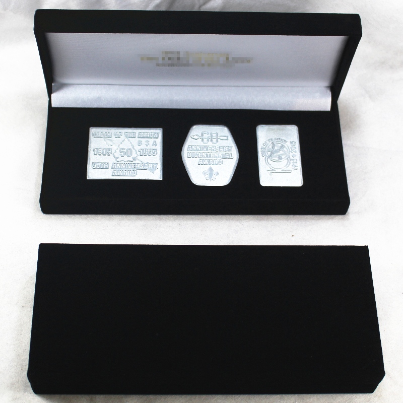 Caja de terciopelo rectangular para más de 60 mm de monedas, insignias, medallas, etc.Productos.]202 * 85 * 36, peso aproximadamente 166g.