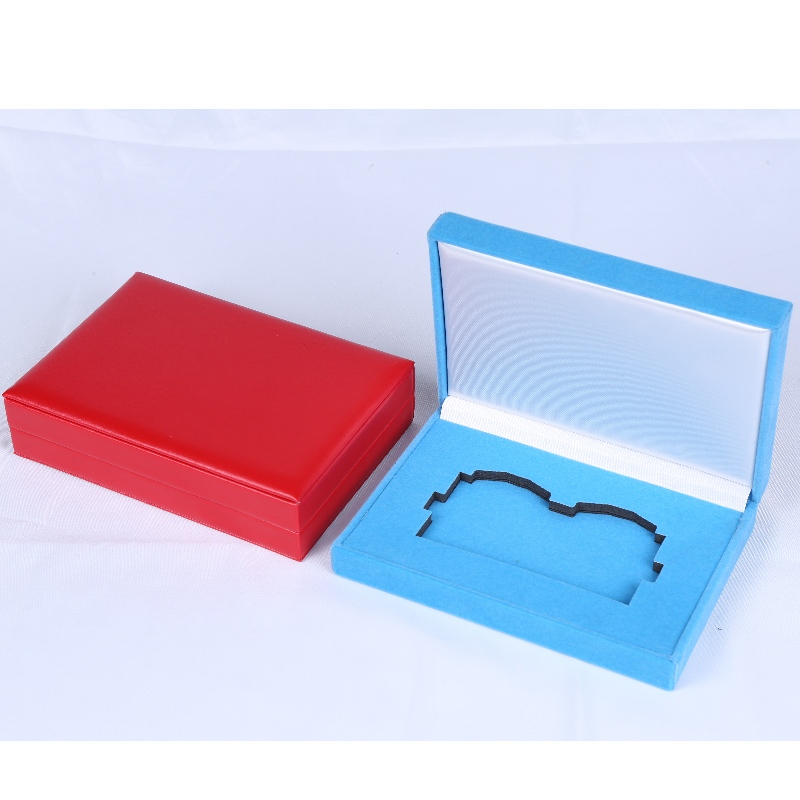 Artículo Caja de franela rectangular V-15H para monedas múltiples de 130 * 80 mm, insignias, medallas, gemelos, etc. mm. 158 * 112 * 36, peso aproximadamente 170 g