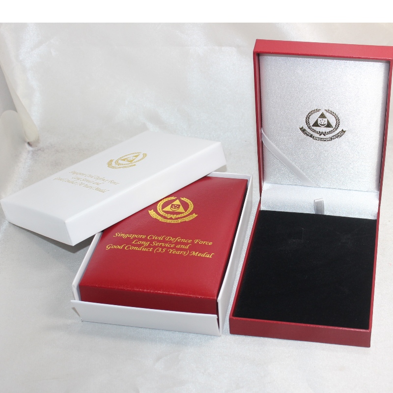 Artículo V-15S rectángulo Caja de papel de cuero sintético para medalla, moneda e insignia de 75 * 120 mm, etc. mm. 97 * 143 * 34, pesa alrededor de 170 g