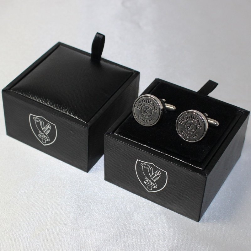 Artículo V-20S caja cuadrada de cuero de PU para gemelos, etc. mm. 65 * 65 * 38, pesa alrededor de 62 g