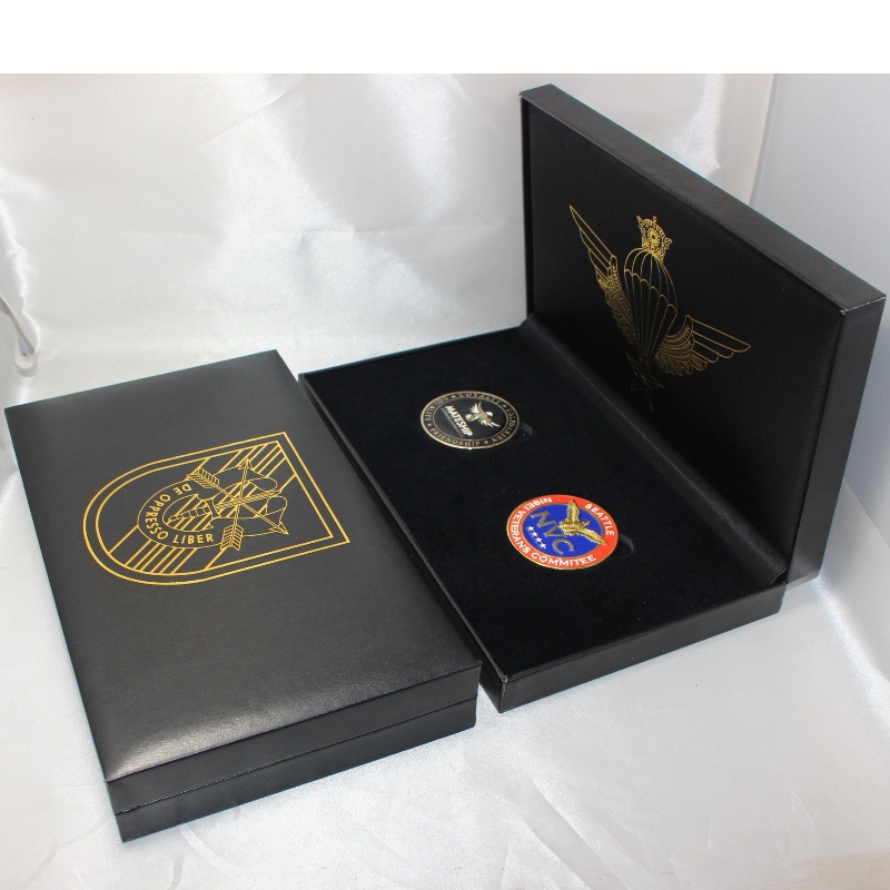 Producto V - 21 cartucho rectángulo de cuero Pu para la colocación de condecoraciones de 90 * 120 mm, monedas y placas, etc.234 * 140 * 40, peso aproximadamente 325g.