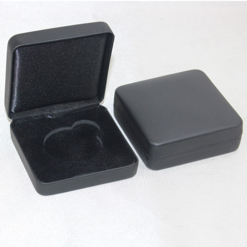 La Caja de medallas T - 02s está cubierta de cuero de terciopelo o poliuretano y puede contener monedas de 25 a 45 milímetros, insignias y medallas menores.