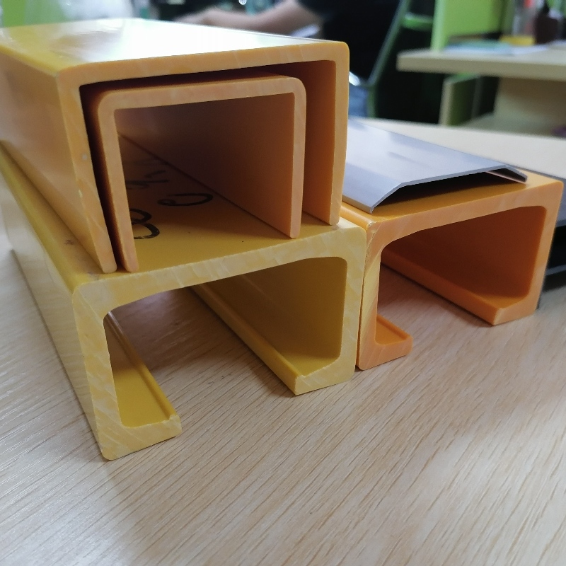 Ranura en U de PVC Perfil de moldura en forma de \