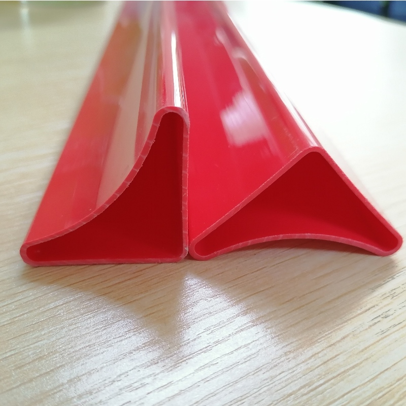 Tira de plástico de PVC extruido rígido, tira de soporte de capa de tubo, perfil triangular de PVC para soporte de cajones de gabinete