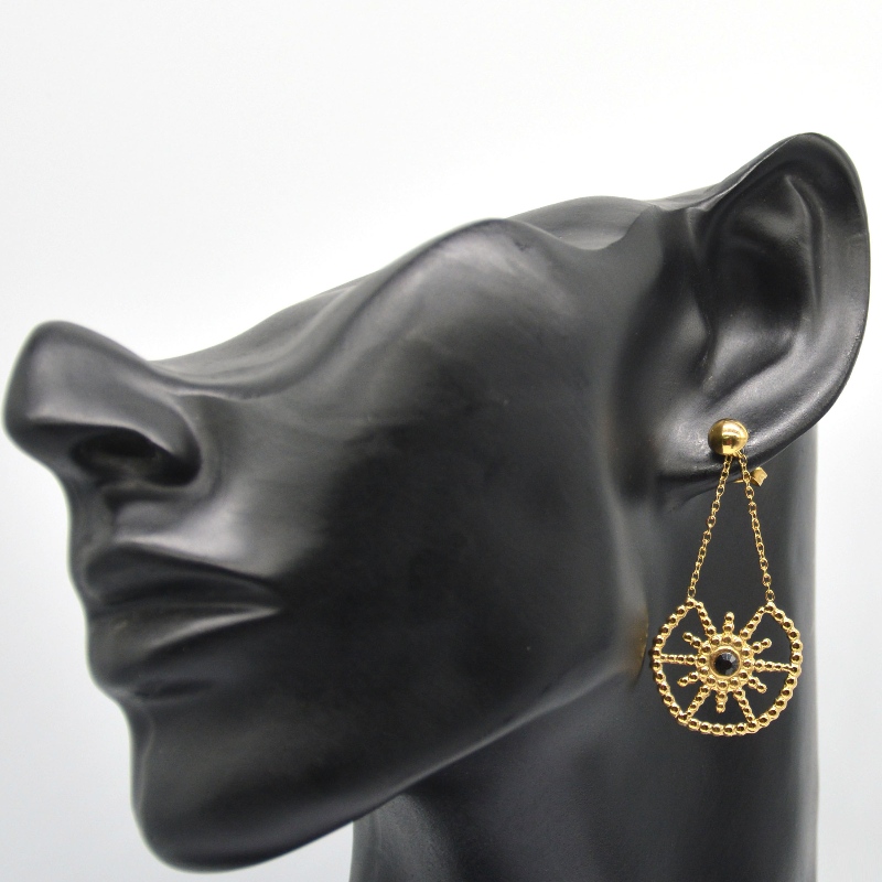 Modelos femeninos de acero inoxidable dorado con colgantes de flores, diseño de pendientes, trabajo encantador para mujeres jóvenes. Fábrica de joyas de China Ruifanbao