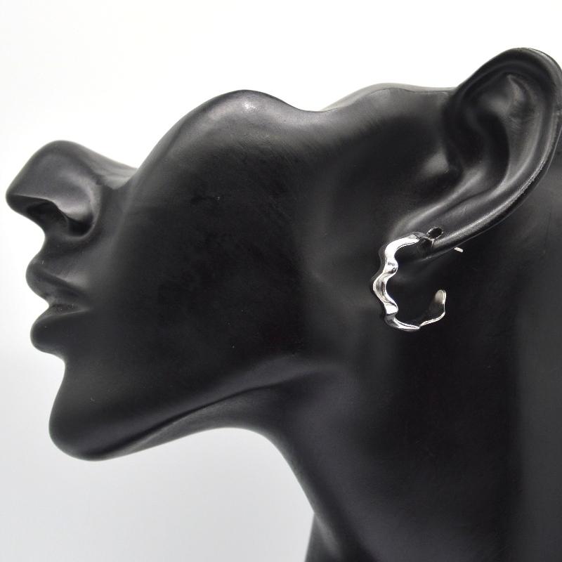 Pendientes ondulados de agua en forma de C, pendientes elegantes y de moda femenina, pendientes de plata simples, elegantes, casuales y versátiles. Fábrica de procesamiento de joyas de China Ruifanbao
