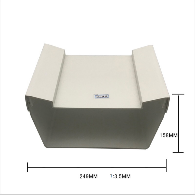 Los perfiles plásticos de las cascadas de PVC se colocan fuera del tubo, el agua plástica de PVC.