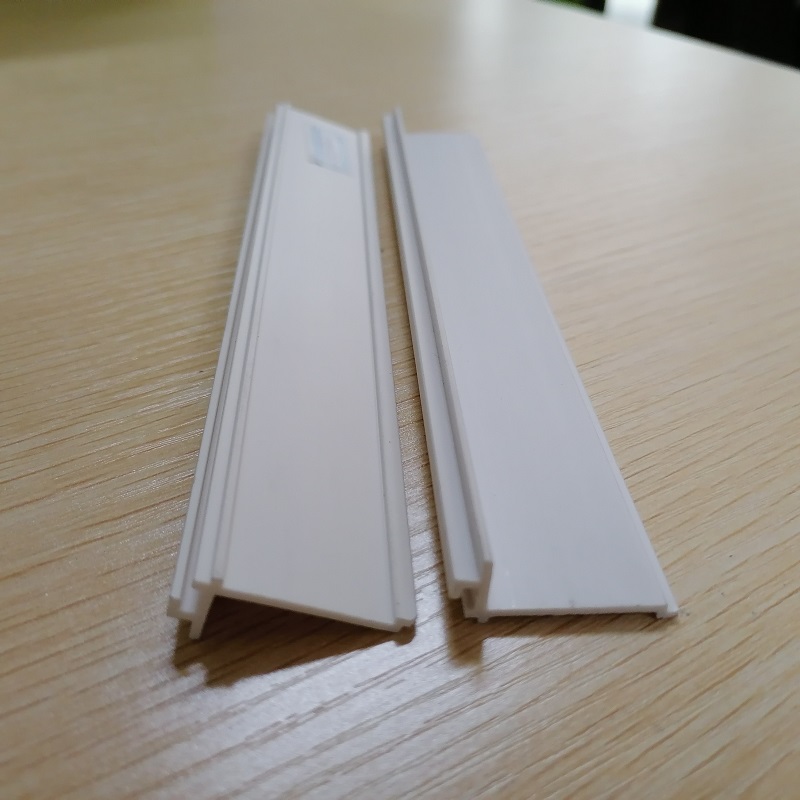 Fabricante de china para pvc perfil de canal en l pvc tira pvc perfil en forma de l para decoración de edificios