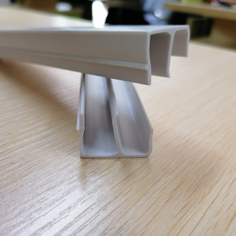 Perfil de PVC en forma de E