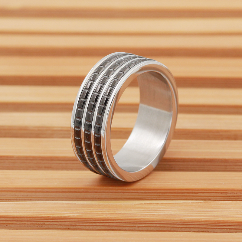 Anillo chapado en negro de dos tonos de acero inoxidable para hombre
