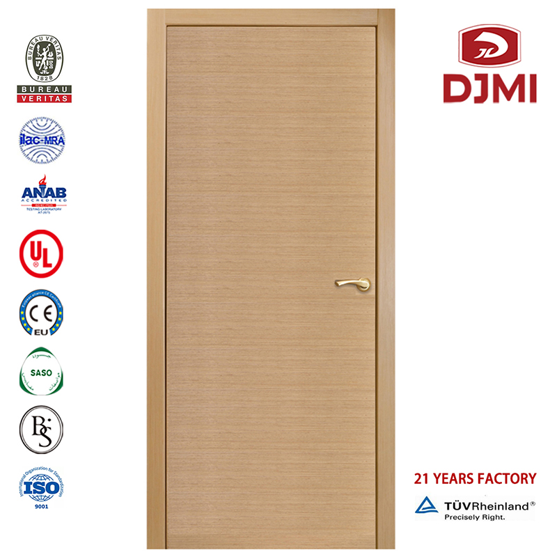 Nuevas configuraciones Diseños de madera interiores Puertas y ventanas de hospital Puerta de baño Fábrica china Puerta frontal de compuesto de madera batiente Puertas interiores de madera Entrada de acero de alta calidad Puerta interi...