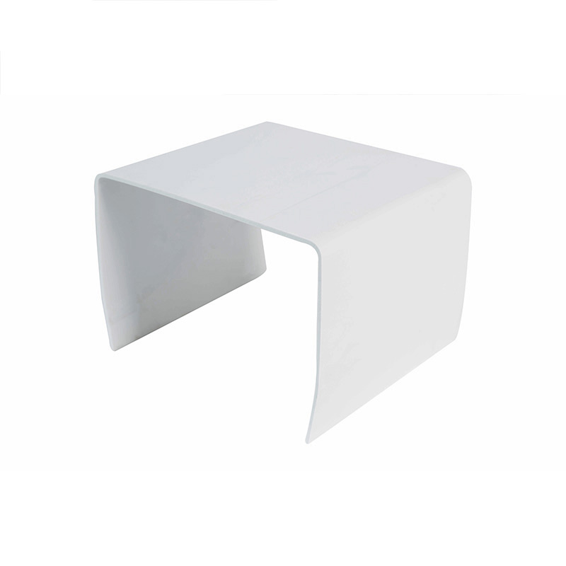 Los perfiles plásticos de las cascadas de PVC se colocan fuera del tubo, el agua plástica de PVC.