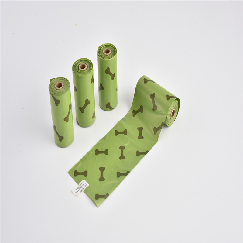 Abono orgánico biodegradable. Bolsa de caca de perro.