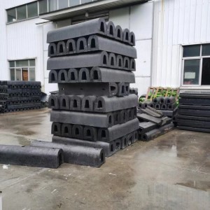 D / do / DC / astillero de caucho con un parachoques de hormigón