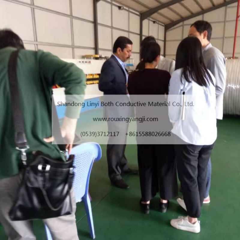 Clientes de Oriente Medio visitan nuestra empresa.